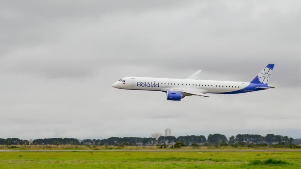 За даними сервісу Flightradar24, борт "Белавиа" кружляє в районі Бреста