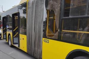 Водитель быстро отреагировал – открыл двери и выпустил пассажиров