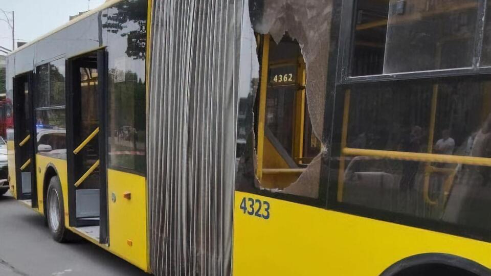 Водій швидко відреагував – відкрив двері і випустив пасажирів