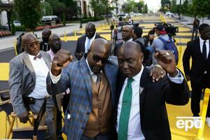 Байден поддерживает отношения с семьей Флойда