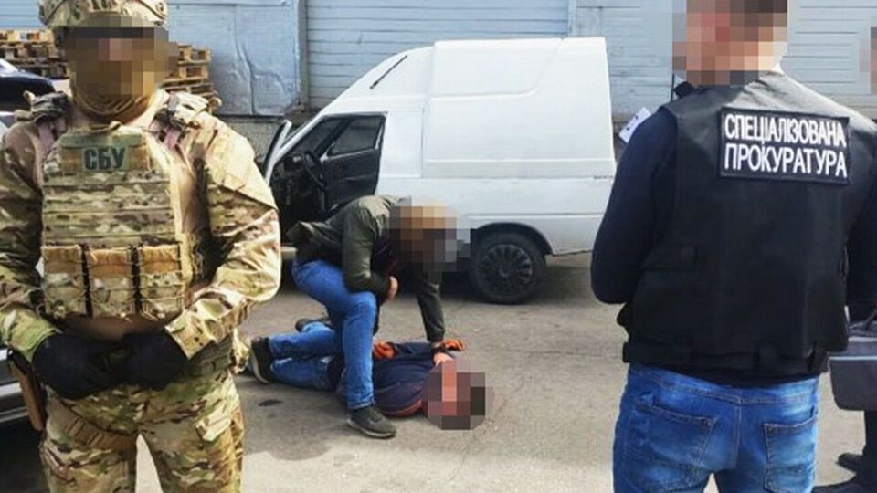 Військового затримали під час спроби продати три перероблені пістолети, повідомили у СБУ