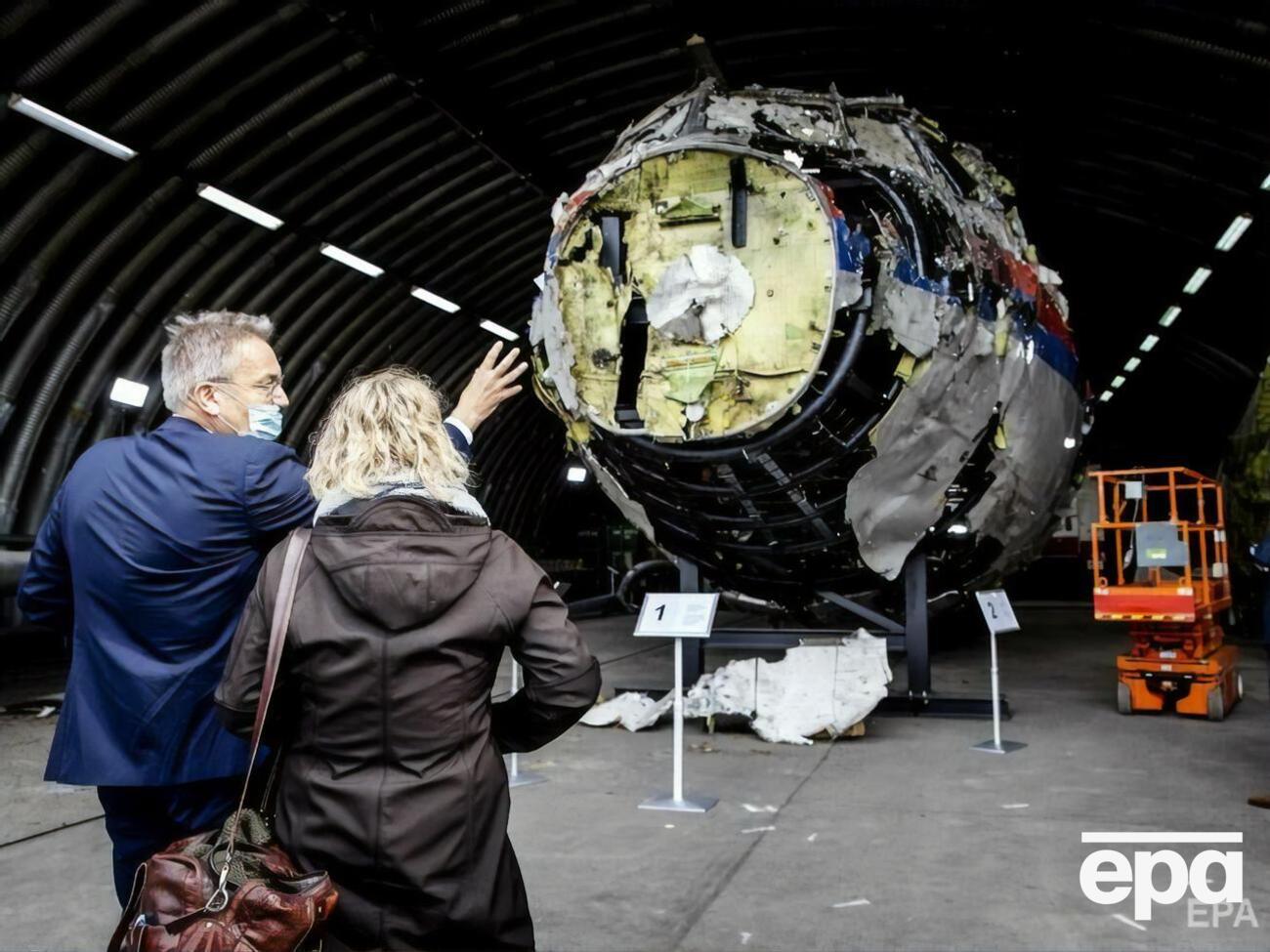 Судді й адвокати оглянули уламки літака, збитого бойовиками на Донбасі