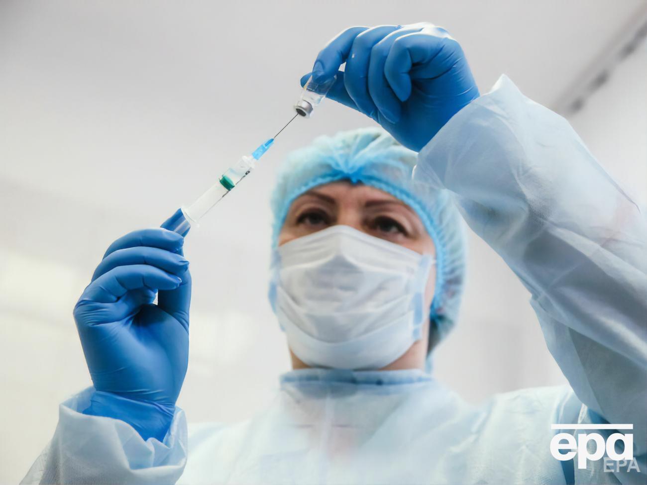У лист очікування вакцинації проти COVID-19 записалося понад 593 тис. осіб