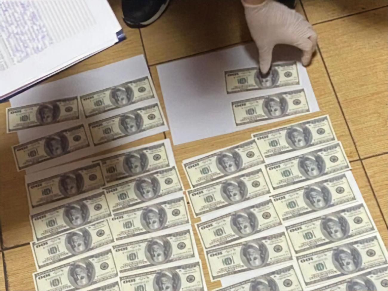 У МВС заявляють, що посадовці отримали загалом $6 тис. неправомірної вигоди