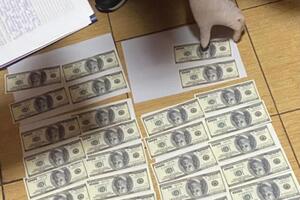 У МВС заявляють, що посадовці отримали загалом $6 тис. неправомірної вигоди