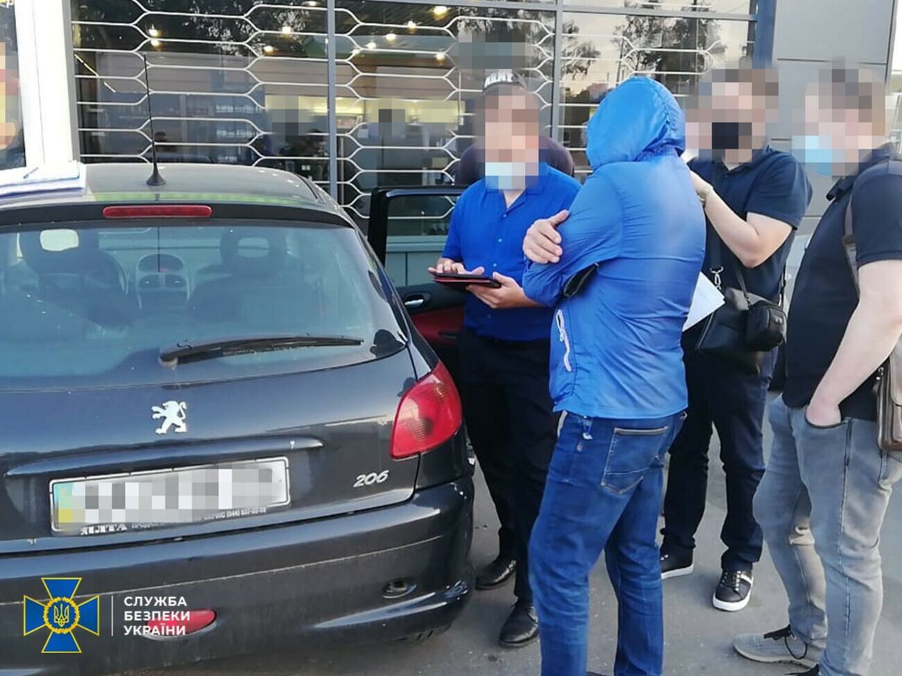 Одного з учасників групи затримали під час отримання авансу в розмірі $20 тис.