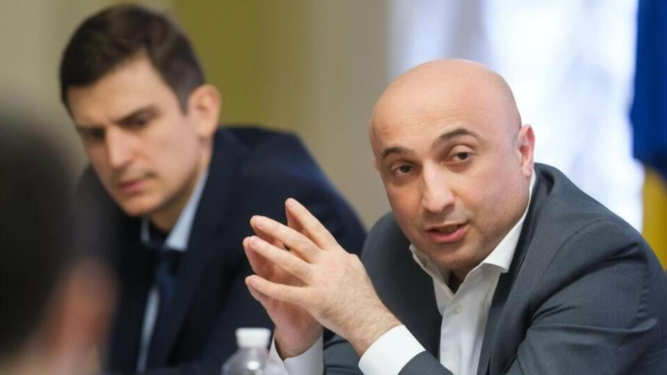 По информации Мамедова, подозреваемый обещал украинским военнослужащим повышение по службе и высокую зарплату