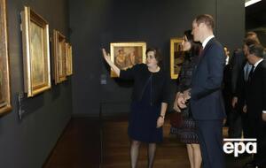 У 2017 році де Кар (зліва) стала президенткою музею образотворчих мистецтв д'Орсе