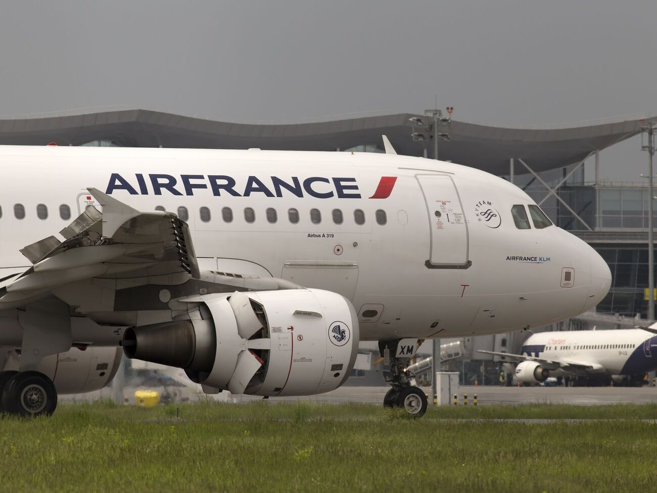 Air France скасувала вже два рейси в Москву, які раніше виконували через Білорусь