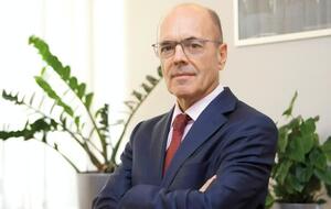 Бьош 15 лет работал на руководящих ведущих должностях в банковском секторе Украины