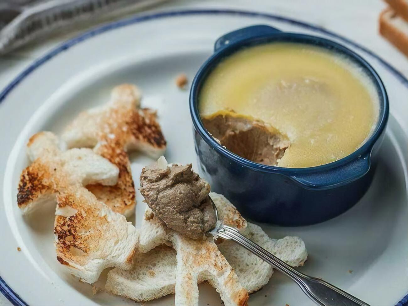 Подавать пате нужно с хлебом