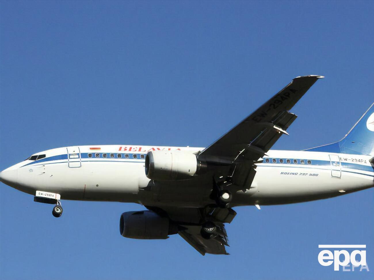 Украина прекратила авиасообщение с Беларусью с 26 мая, а теперь закрыла для нее свое воздушное пространство