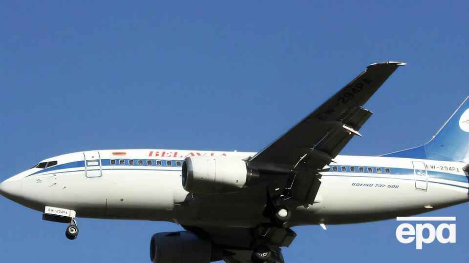 Украина прекратила авиасообщение с Беларусью с 26 мая, а теперь закрыла для нее свое воздушное пространство