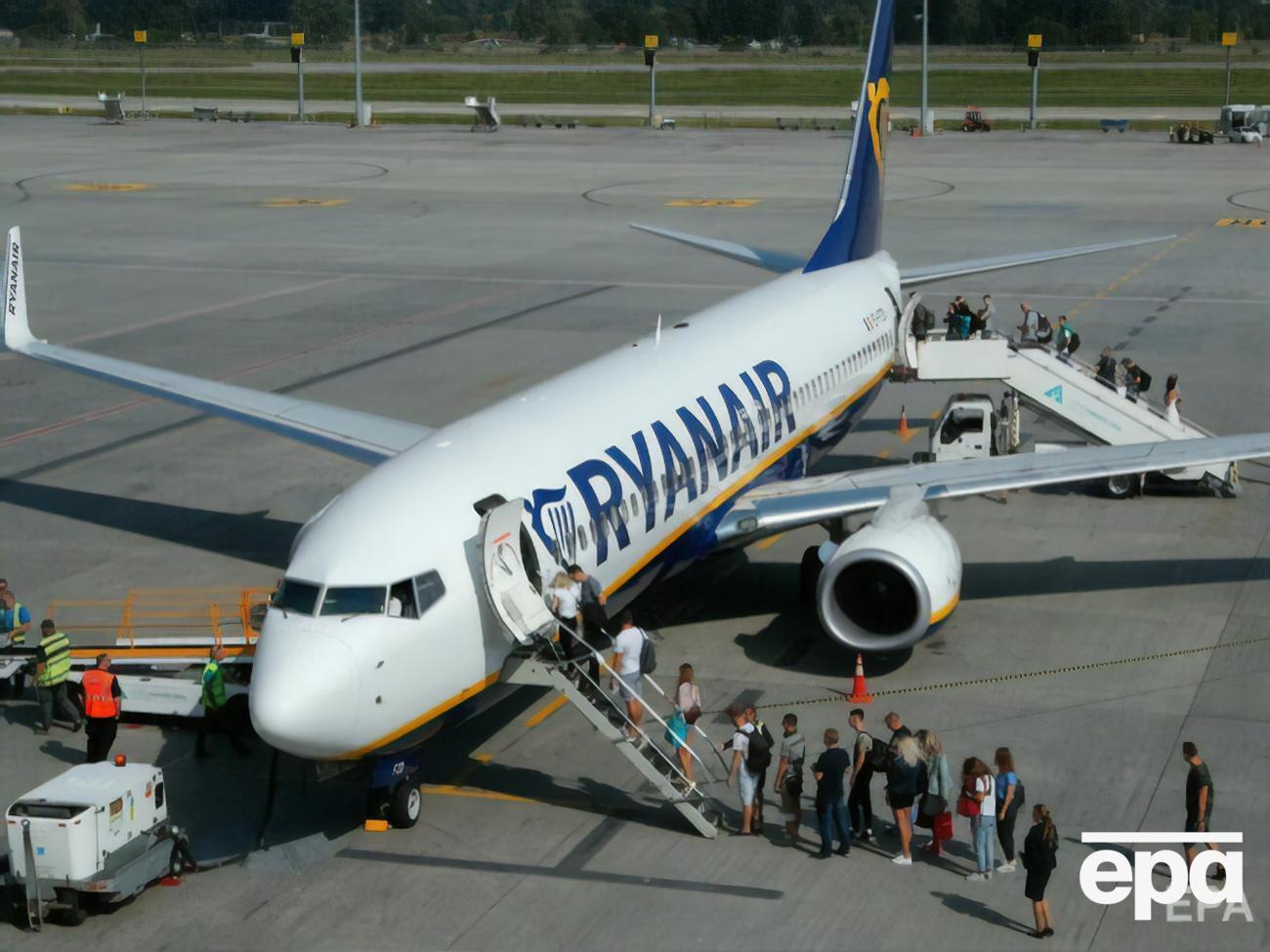 Літак Ryanair посадили 23 травня