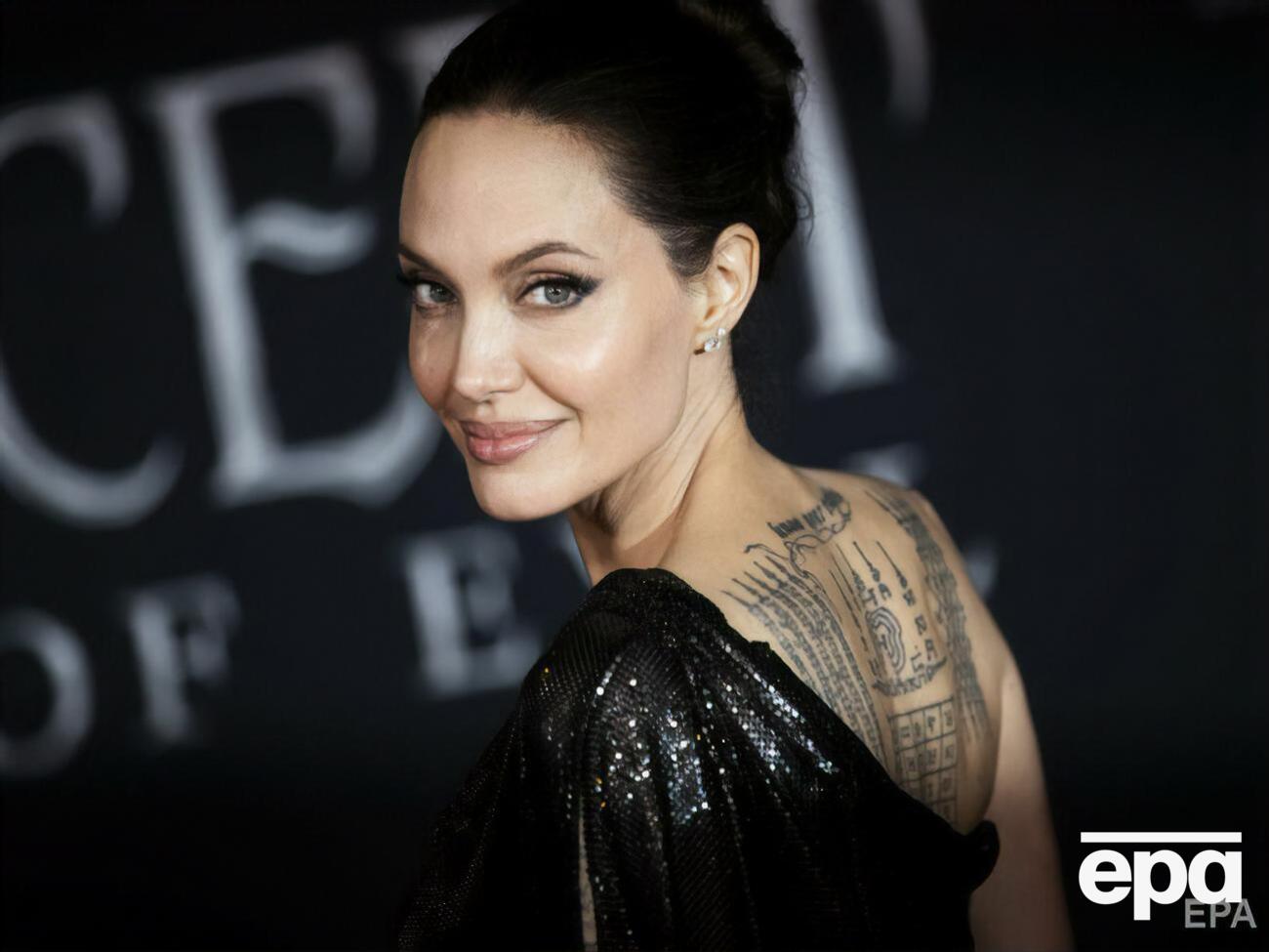 Джоли обсудила способы поддержки политзаключенных