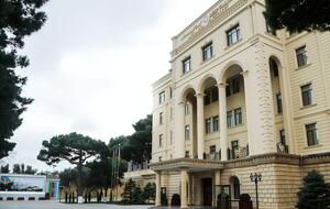 По данным министерства обороны Азербайджана, в результате обстрела один военнослужащий получил ранение