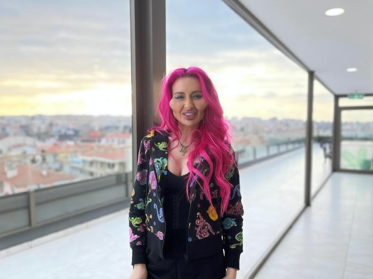 Покрещук родилась в 1990 году в Киеве