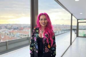 Покрещук родилась в 1990 году в Киеве