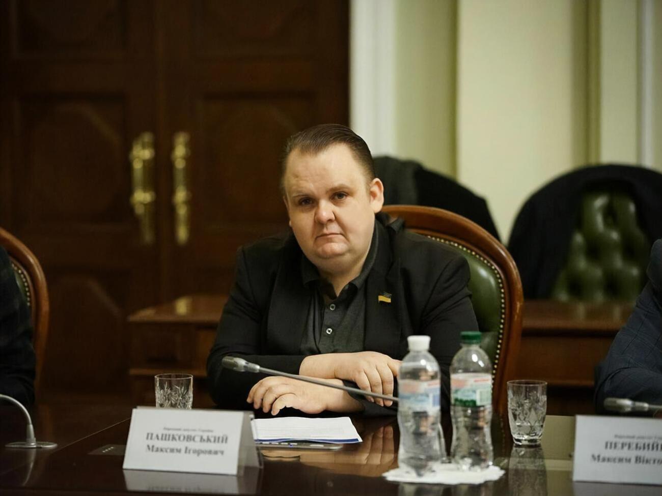 Пашковський заявив, що жодне "бидло в балаклавах" не може зламувати замки і заходити в його квартиру