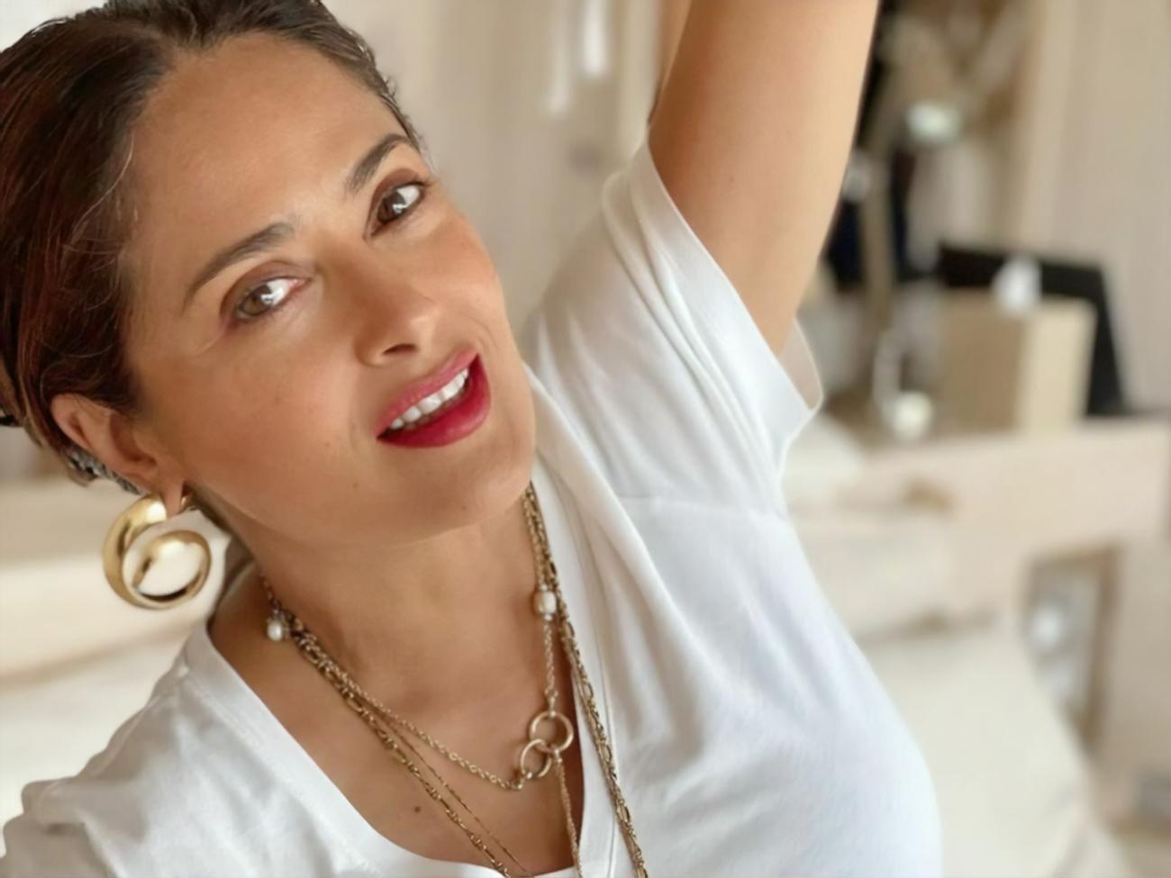 Хайек обнародовала семейное фото