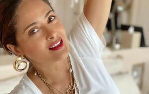 Хайек обнародовала семейное фото