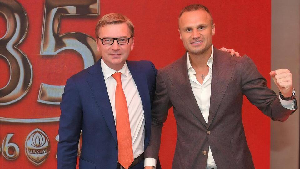 Шевчук (справа на фото) праздновал 85-летие ФК "Шахтер"