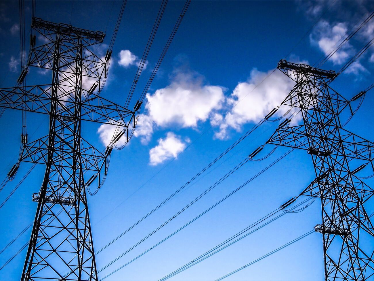 Без электричества остались населенные пункты в пяти областях