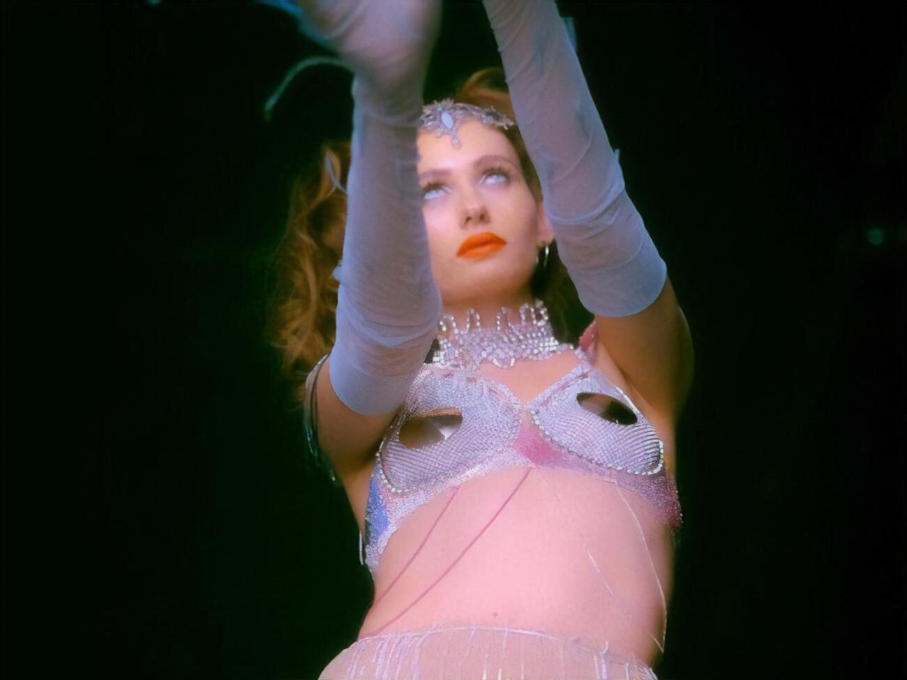 Луна:&nbsp;Трек "Пташка" полон нежности и красоты, научит вас летать сегодня