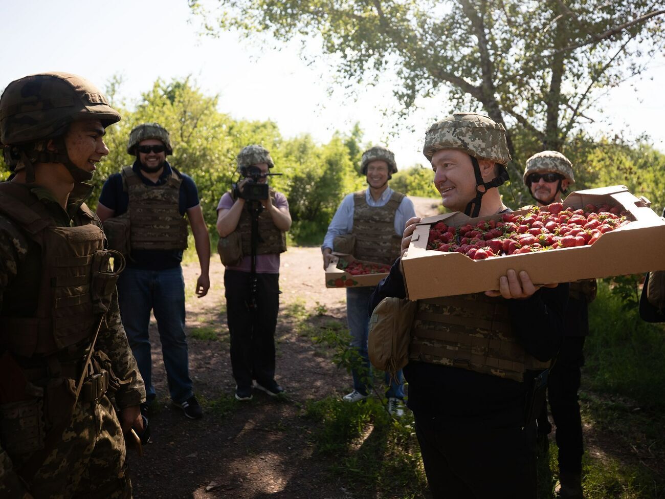 Порошенко 27 мая посетил бойцов на Донбассе