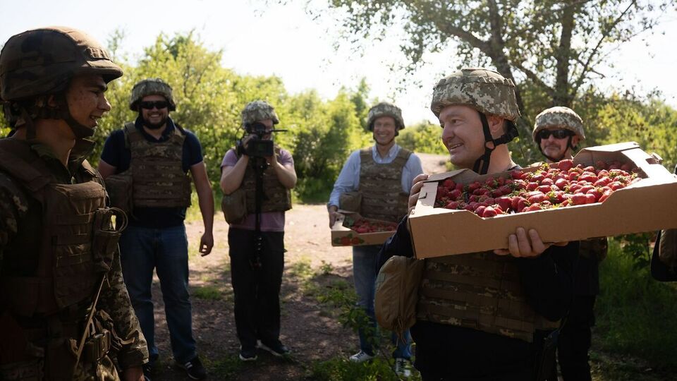 Порошенко 27 мая посетил бойцов на Донбассе