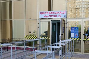 29 мая в киевском центре вакцинации от COVID-19 работает 16 бригад, отметило "Громадське радіо"