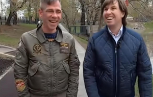 Флайшганс (праворуч на фото) був кореспондентом МІА "Россия сегодня" у Празі