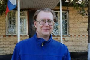 Поет Бившев: "Оружием нам хватит бряцать! Все люди в мире – кореша"