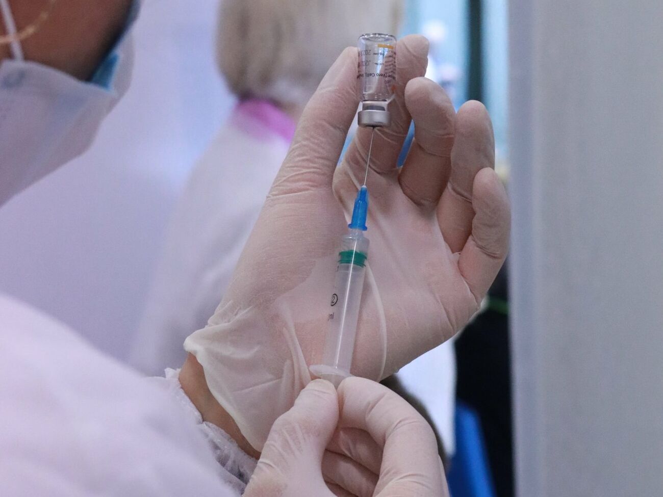 В Украине первую дозу вакцины получили более 1 млн человек