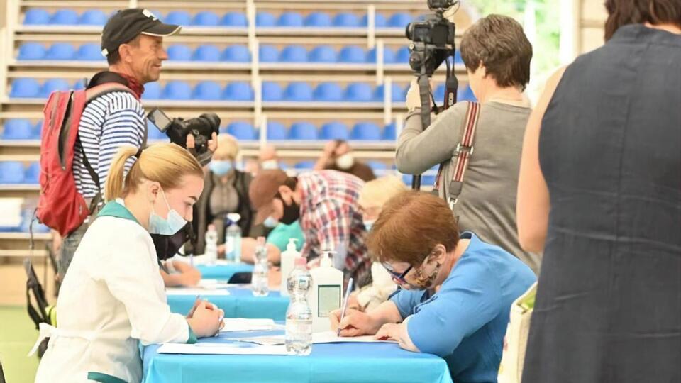 За первый час работы центра вакцинировали 30 человек