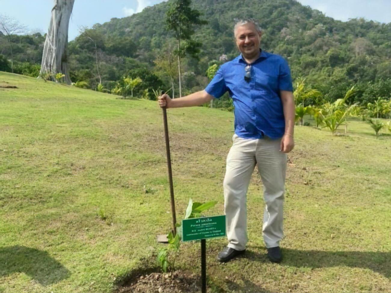 Беште было 44 года