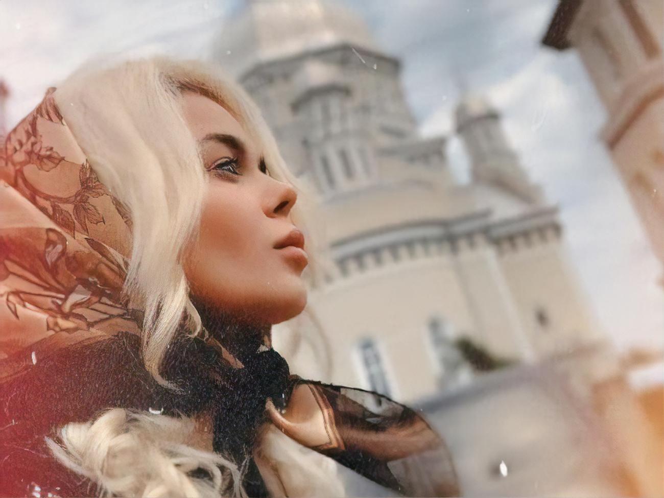 Grosu написала, что ей менее комфортно позировать&nbsp;левой стороной