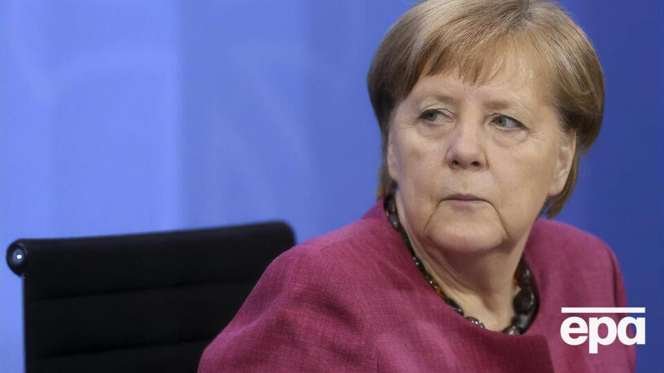 По данным СМИ, АНБ получило доступ к текстовым сообщениям и звонкам Меркель и других политиков в 2012–2014 годах