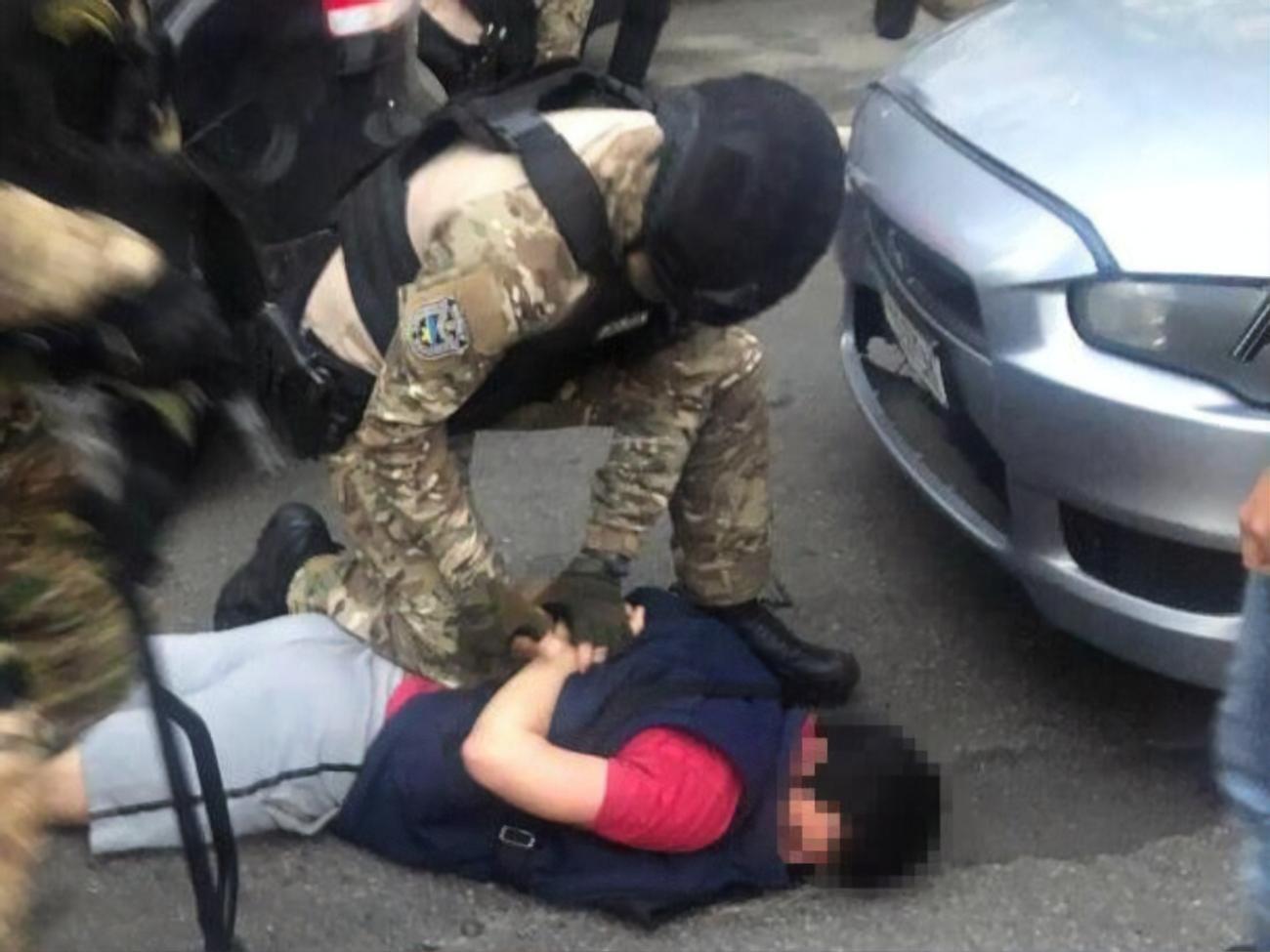 У МВС заявляють, що фігуранти намагалися втекти й чинили опір поліції