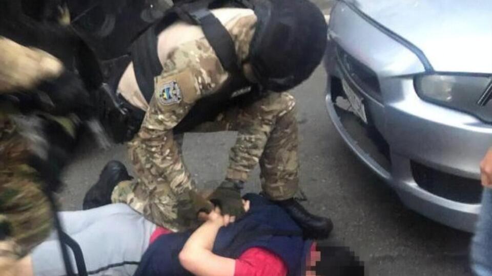 У МВС заявляють, що фігуранти намагалися втекти й чинили опір поліції