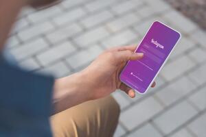 Instagram пообіцяв однаково ставитися до оригінального контенту й репостів