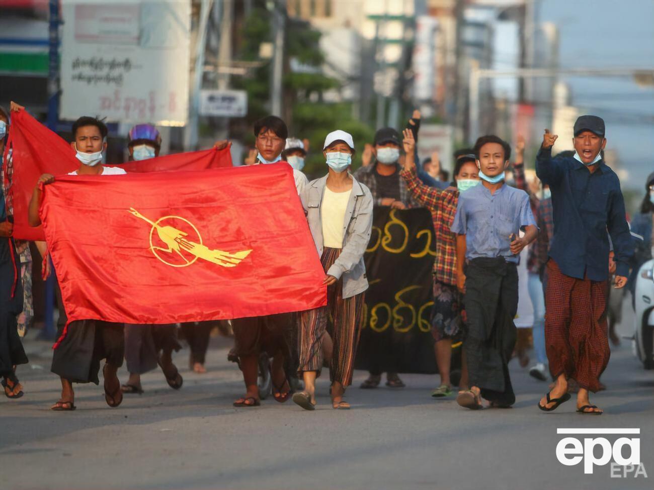 Військові у М'янмі 2 травня стріляли по протестувальниках