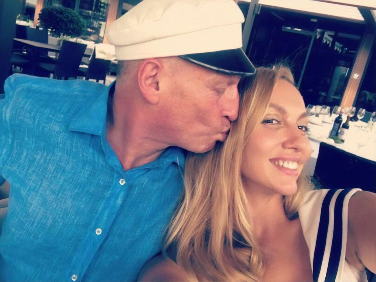 Полякова розповіла, що матері її чоловіка Вадима вже 86 років