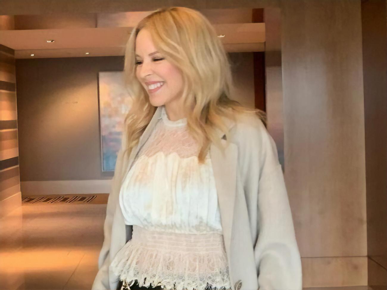 Кар'єру співачки Міноуг почала у 80-х роках минулого століття