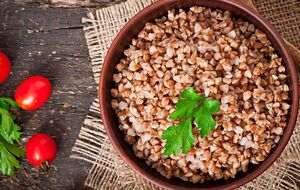 За даними російських ЗМІ, ціни на гречку в Росії зараз "перевищують навіть пікові ціни під час ажіотажу навесні минулого року"