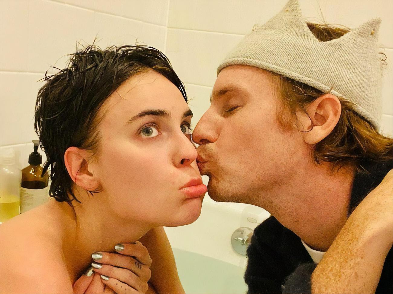 Басс подарил дочери Уиллиса кольцо с бриллиантом