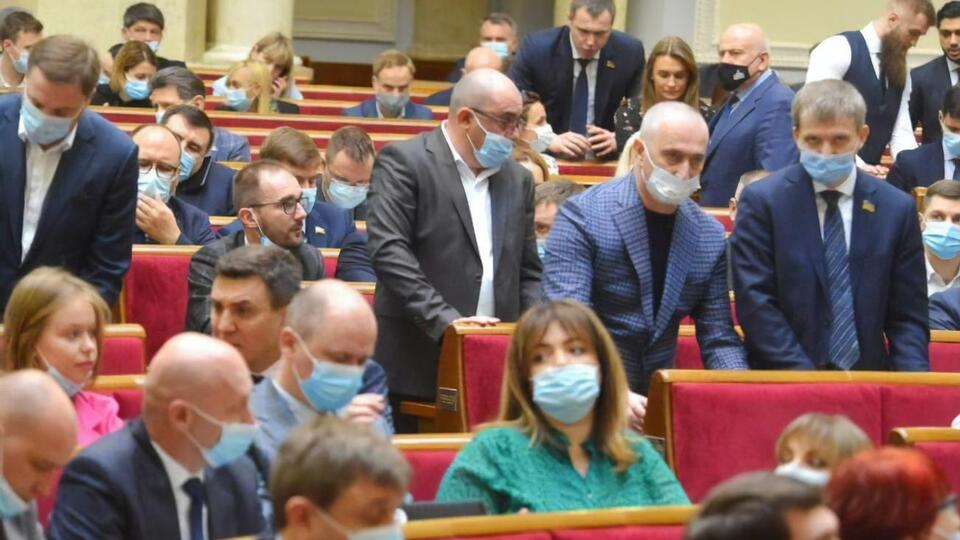 Согласно результатам опроса, в Верховную Раду проходят пять партий