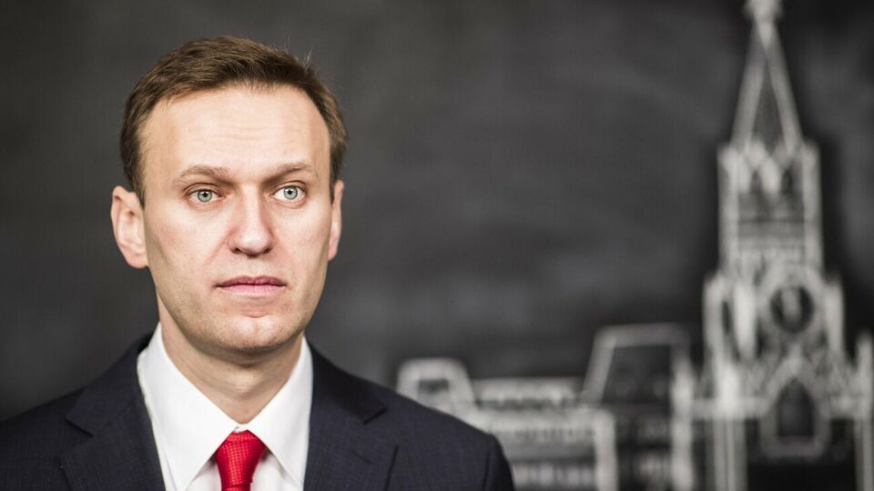 Навальный судится со спикером Кремля