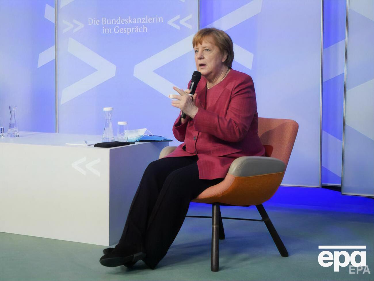 Меркель: Зараз, в умовах пандемії, у мене немає часу думати про те, що буде далі