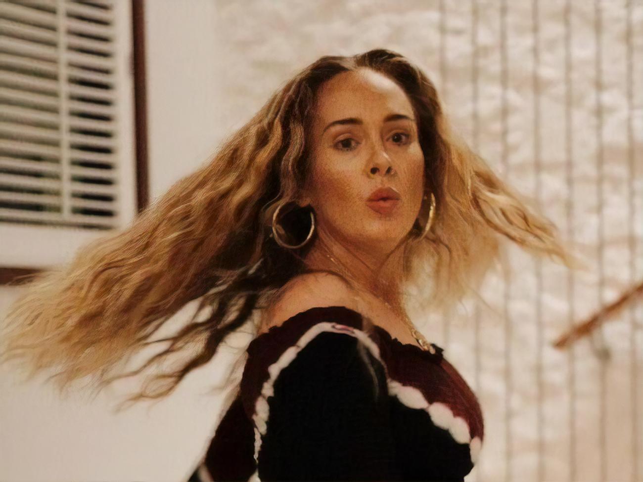 Год назад Адель в свой день рождения продемонстрировала стройную фигуру